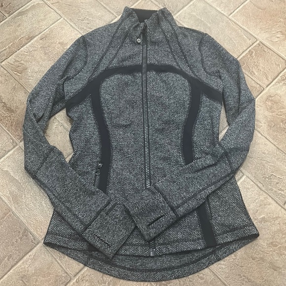 Black and grey lulu lemon jacket - Picture 1 of 1